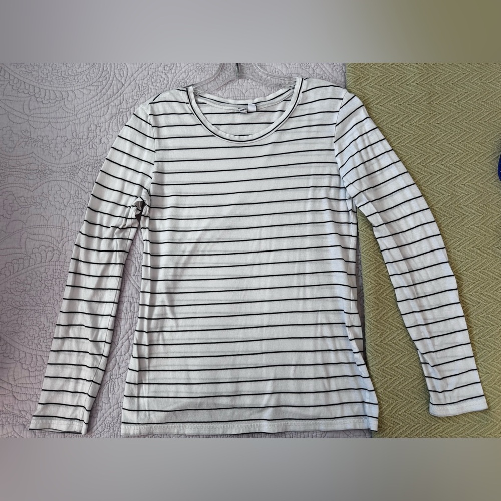 Nordstrom long sleeve black stripe white long sleeve tee t shirt size Medium
